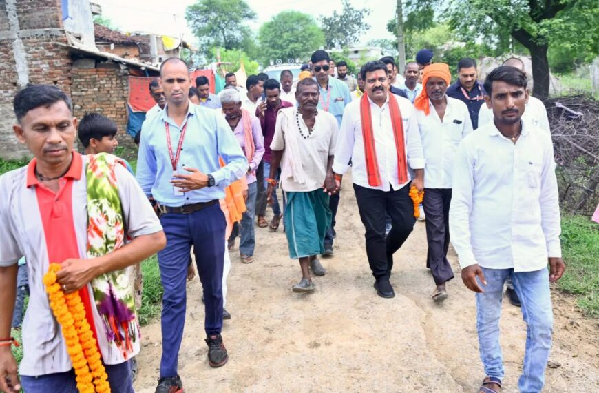 गृहमंत्री विजय शर्मा का जनसंपर्क दौरा, गांववासियों से सुनी समस्याएं