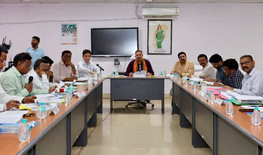 स्वास्थ्य मंत्री की अध्यक्षता में स्वशासी समिति की बैठक, जगदलपुर मेडिकल कॉलेज में ₹14.46 करोड़ के विकास कार्यों की मिली स्वीकृति