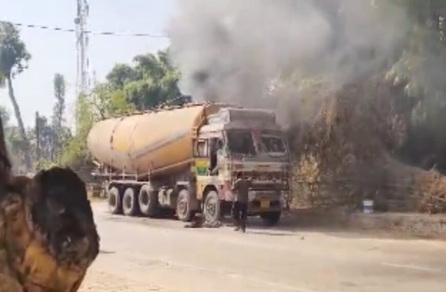 चलती ट्रक में लगी आग, चालक और ग्रामीणों के सूझबूझ से टला बड़ा हादसा