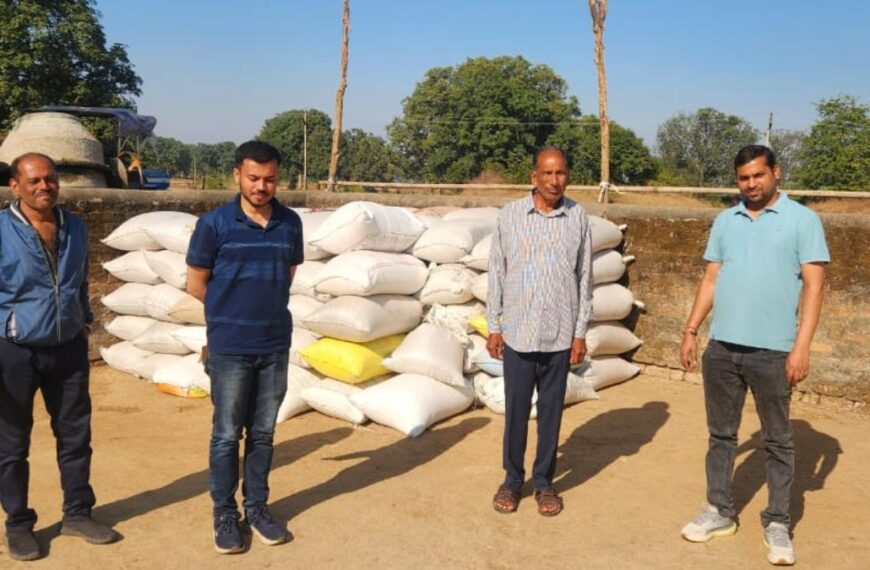 सीमा पार से आ रहे धान पर शिकंजा, दो पिकअप से भारी मात्रा में धान जब्त, इधर किसान के घर से अतिरिक्त स्टॉक पकड़ाया