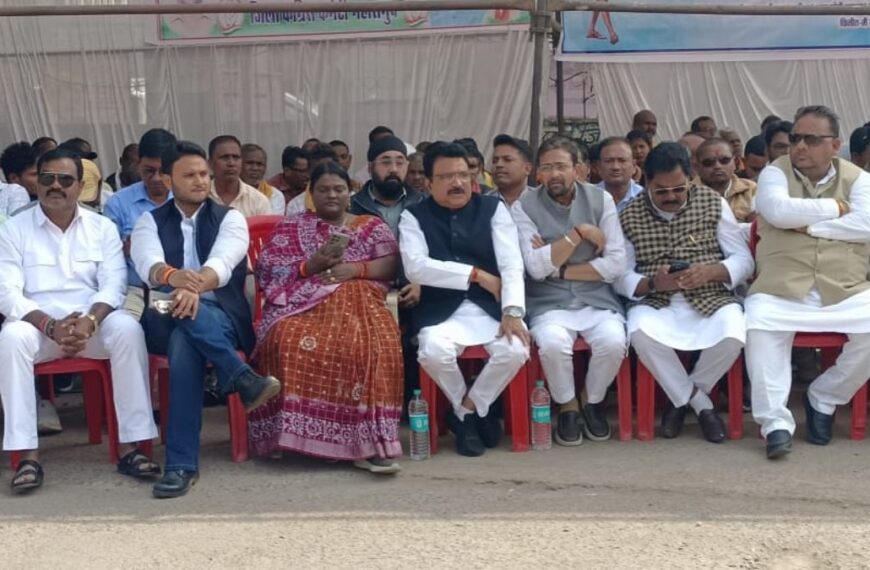 मनरेगा नियमों में बदलाव के विरोध में कांग्रेस का धरना, केंद्र सरकार पर साधा निशाना