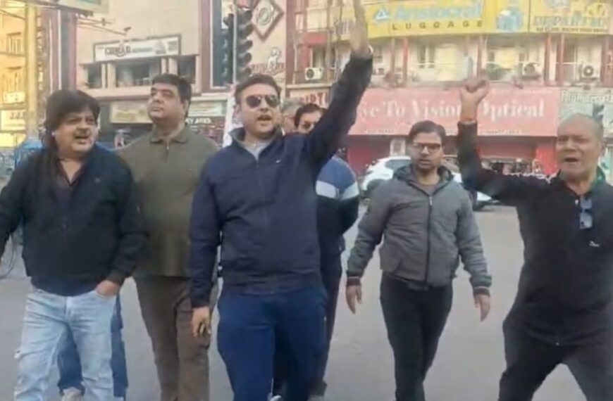 धर्मांतरण के विरोध में आज छत्तीसगढ़ बंद… सर्व समाज ने किया आह्वान, रायपुर में दुकानें बंद कराने निकले व्यापारी