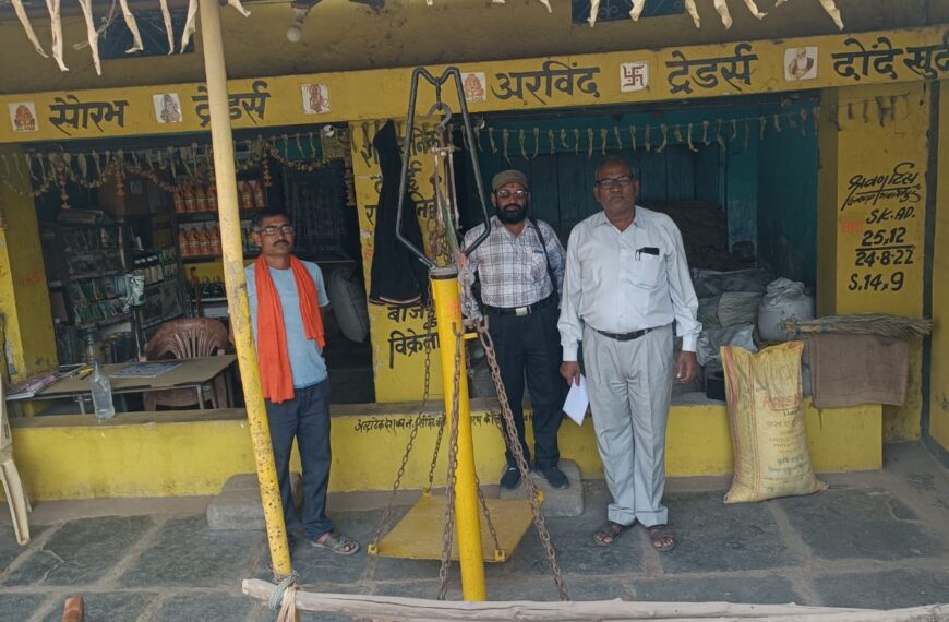 कलेक्टर के निर्देश पर अवैध धान परिवहन-भंडारण पर बड़ी कार्रवाई करते हुए पराग ट्रेडर्स राईस मिल कुर्रा की 508 क्विंटल धान जब्त किया