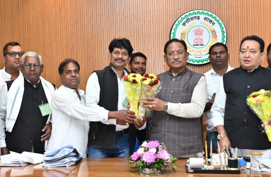 मुख्यमंत्री से सतनाम पंथ के पदाधिकारियों ने की मुलाकात