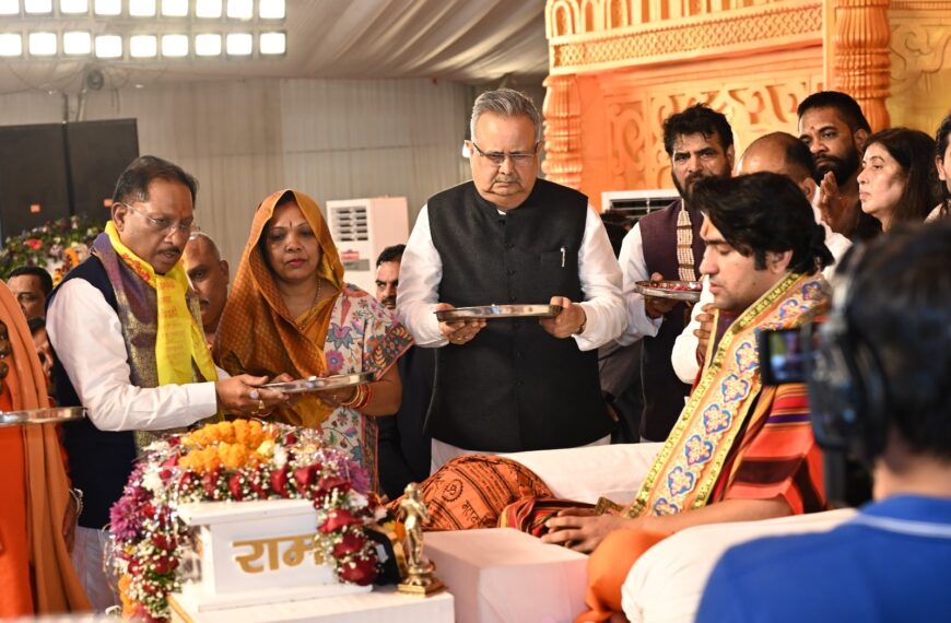 मुख्यमंत्री विष्णुदेव साय दिव्य श्री हनुमंत कथा समारोह में हुए शामिल