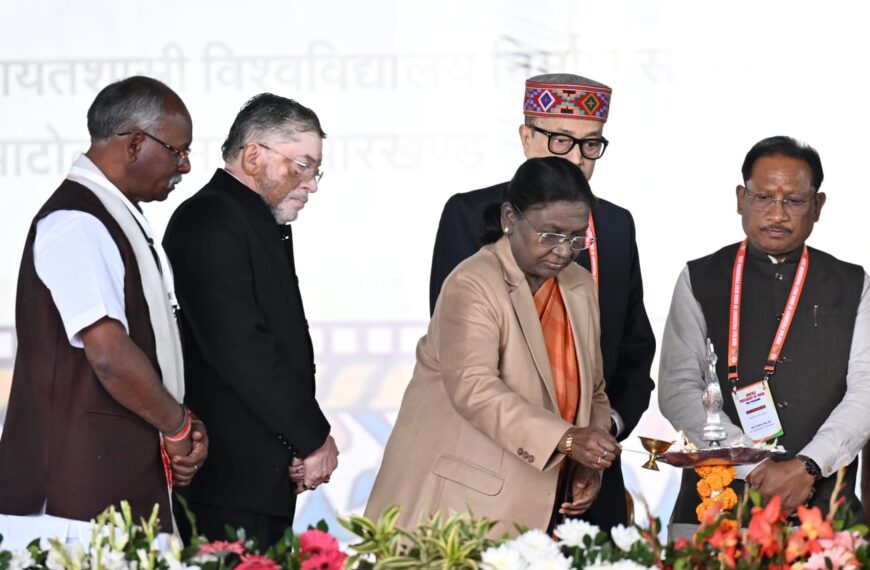 मुख्यमंत्री विष्णुदेव साय झारखंड के मांझाटोली में अंतरराज्यीय जन सांस्कृतिक समागम -कार्तिक जतरा में हुए शामिल