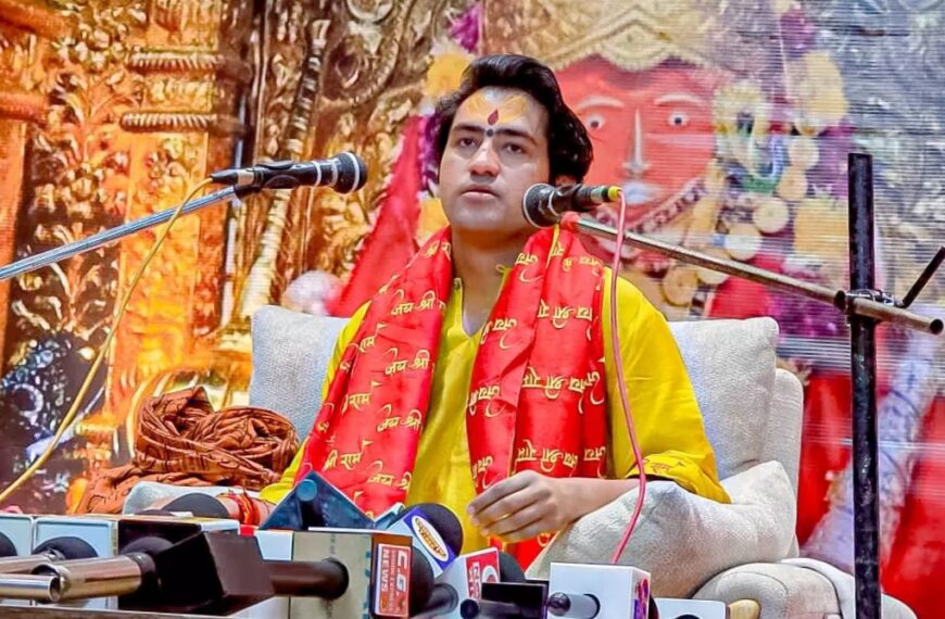 भूपेश बघेल को देश छोड़ देनी चाहिए, हिन्दू एकता को अंधविश्वास बताने पर भड़के धीरेंद्र शास्त्री