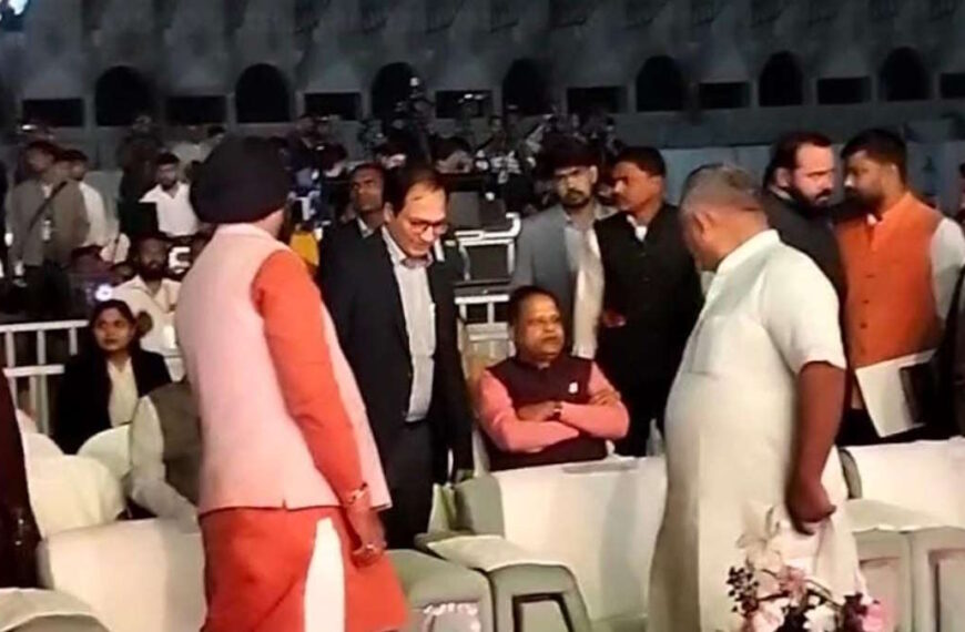 ‘भाजपा नेताओं की शर्मनाक कुर्सी दौड़’, कांग्रेस ने कार्यक्रम में वरिष्ठ विधायक अमर अग्रवाल को पीछे बिठाने पर साधा निशाना