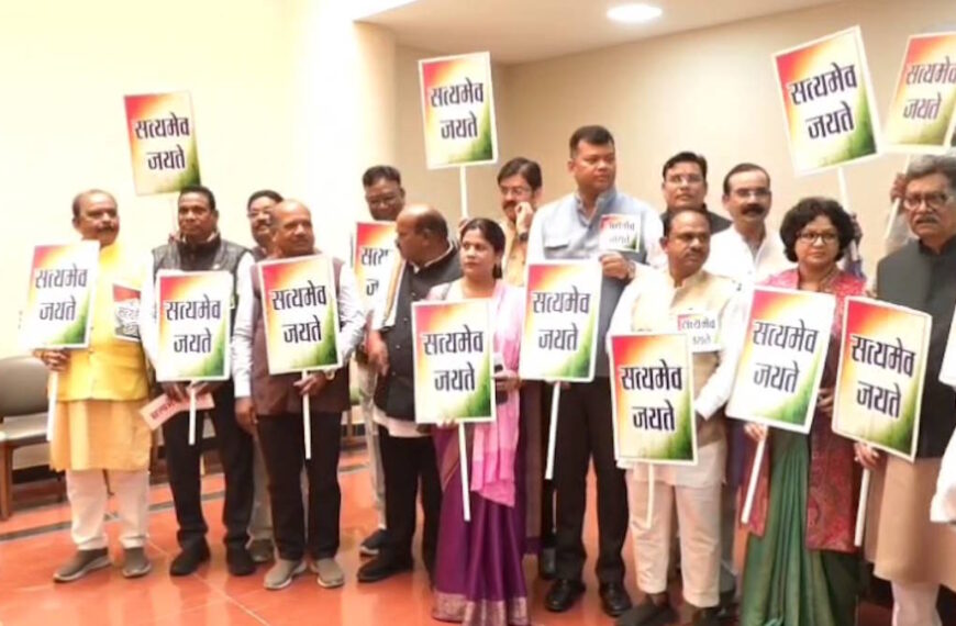 ‘सत्यमेव जयते’ का पोस्टर लेकर सदन में पहुंचे कांग्रेस विधायक, नारेबाजी करते हुए गर्भगृह में किया प्रवेश, हुए निलंबित…