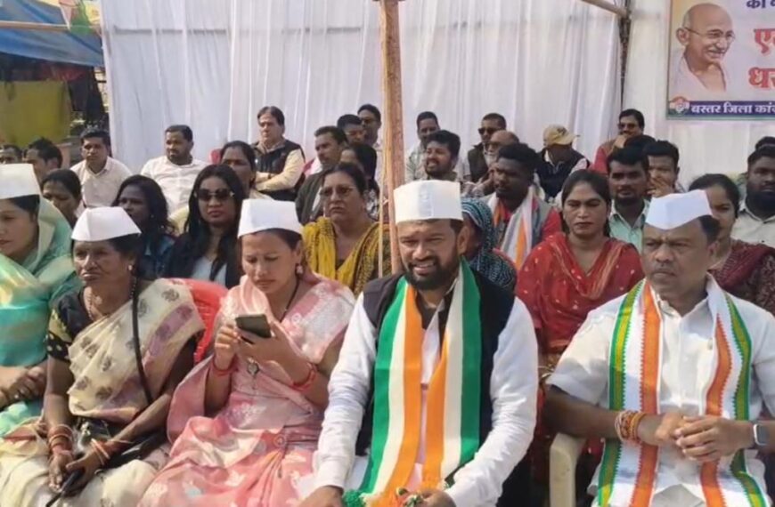 मनरेगा योजना का नाम बदलने का विरोध : कांग्रेसियों ने दिया धरना, दीपक बैज बोले – योजना को खत्म करना चाहती है सरकार