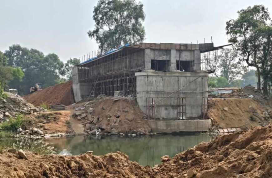 छत्तीसगढ़ की जमीन पर 3 करोड़ की लागत से ओडिशा प्रशासन बना रहा पुल, राजस्व विभाग ने जारी किया नोटिस…