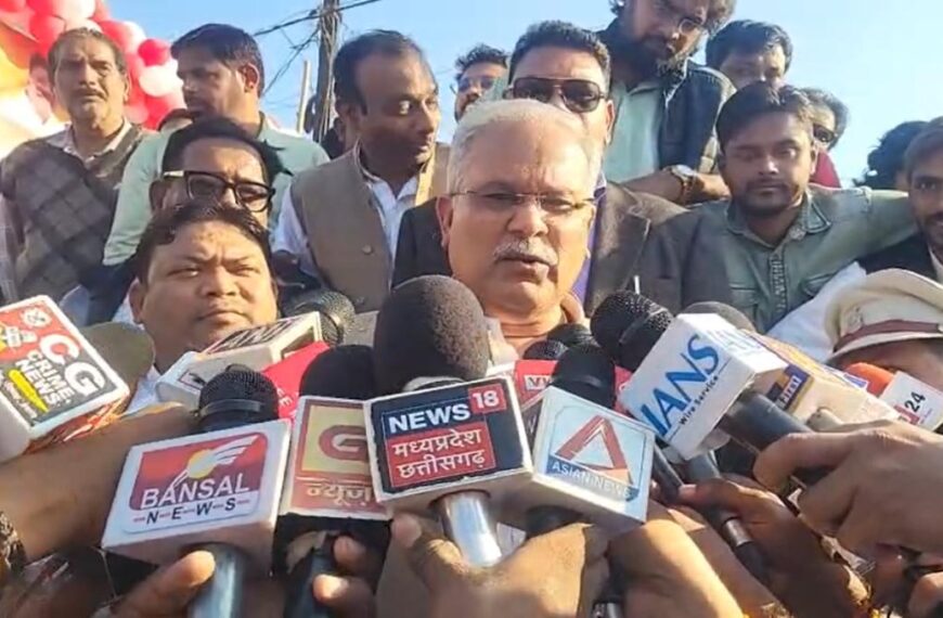 भूपेश बघेल ने पंडित धीरेंद्र शास्त्री को बताया ढाेंगी, कहा –