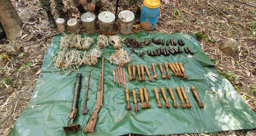 छत्तीसगढ़-ओडिशा बॉर्डर पर मिला नक्सल डंप: DGN डिवीजन के नक्सलियों ने पहाड़ी क्षेत्र में छिपा रखा था IED बनाने का सामान और बंदूक