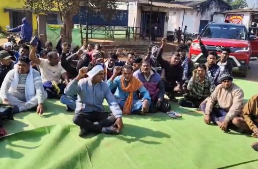 धान खरीदी शुरू नहीं होने से नाराज किसानों ने किया चक्का जाम