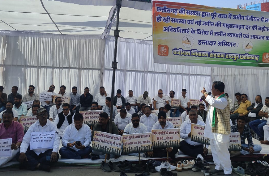 जमीन गाइडलाइन दरों को लेकर कांग्रेस का प्रदर्शन : पूर्व MLA विकास ने कहा- विरोध के बाद संशोधन का निर्णय गलत