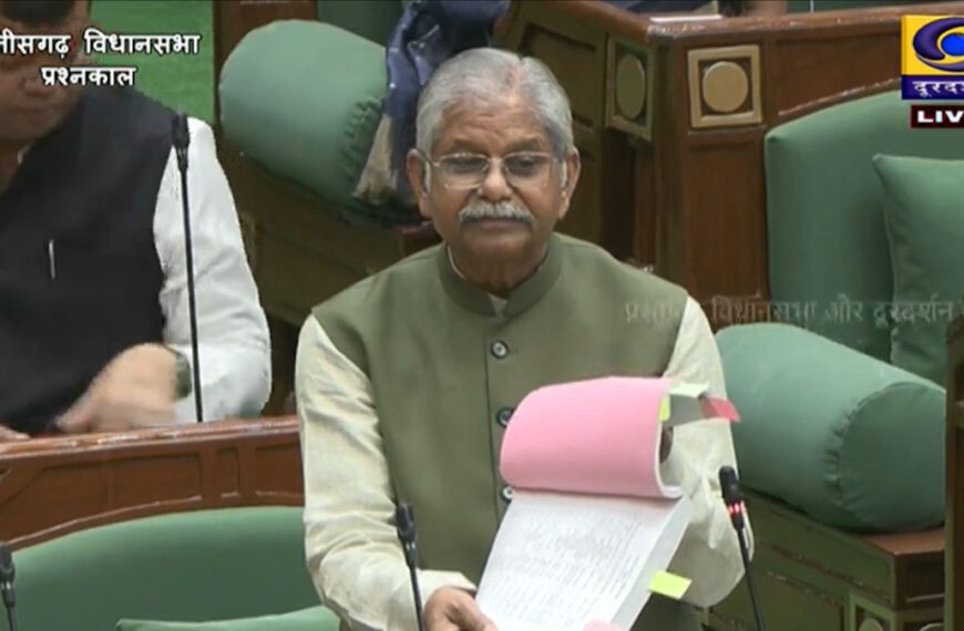 छत्तीसगढ़ विधानसभा शीतकालीन सत्र: भाजपा विधायक कौशिक ने कहा- काम नहीं कर रहे स्कूलों में लगे सैनेटरी नैपकिन-वेंडिंग मशीन