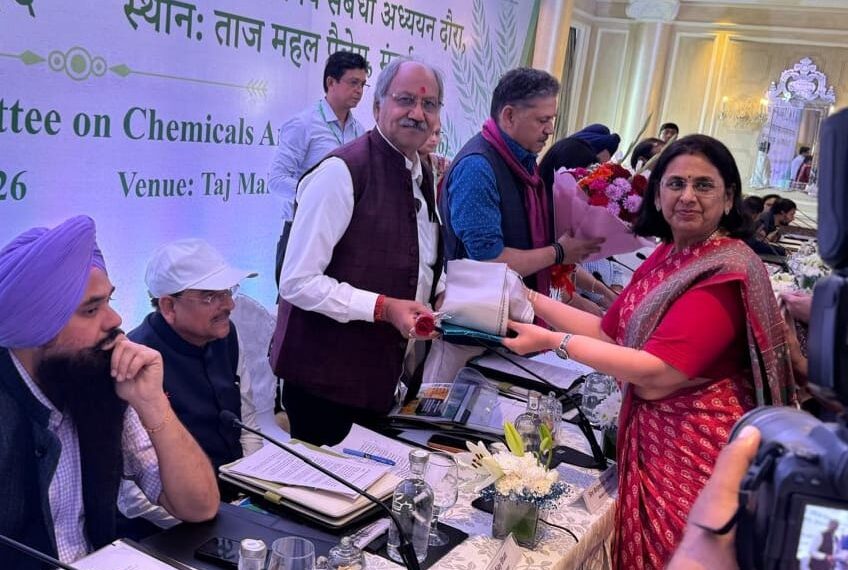 उर्वरक क्षेत्र के सशक्तिकरण पर मुंबई में हुई अहम चर्चा, सांसद बृजमोहन ने छत्तीसगढ़ में औद्योगिक निवेश का दिया व कृषि लाभ की नई संभावनाएँ के खोले द्वार