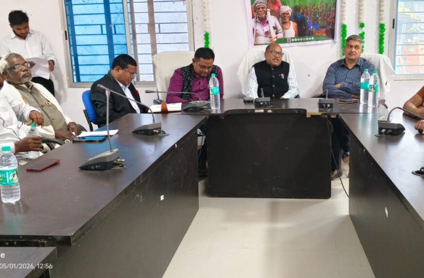 MSP पर मक्का खरीदी नहीं : जिला प्रशासन और किसानों के बीच हुई बैठक, 10 हजार रुपए प्रति एकड़ सहायता राशि पर बनी सहमति