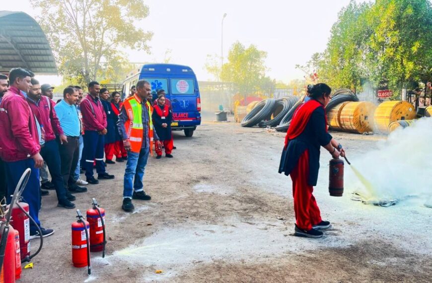 राष्ट्रीय सड़क सुरक्षा अभियान : दुर्घटना में आपात स्थिति से निपटने NHAI ने किया मॉकड्रिल, यात्रियों, वाहन चालकों और फील्ड स्टॉफ को दिया प्रशिक्षण