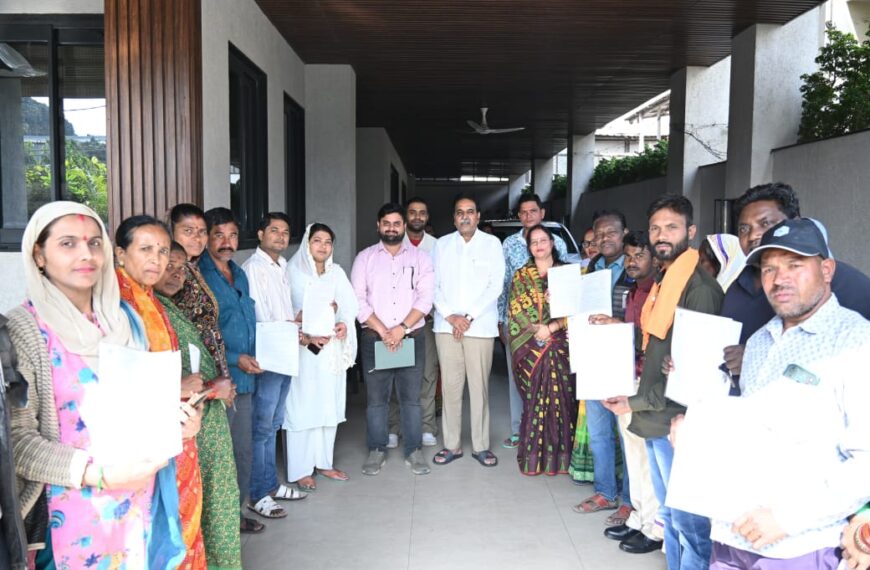 तात्यापारा के 18 परिवारों का पक्के मकान का सपना हुआ साकार, विधायक राजेश मूणत ने सौंपे ‘मोर जमीन मोर मकान’ के अनुज्ञा पत्र
