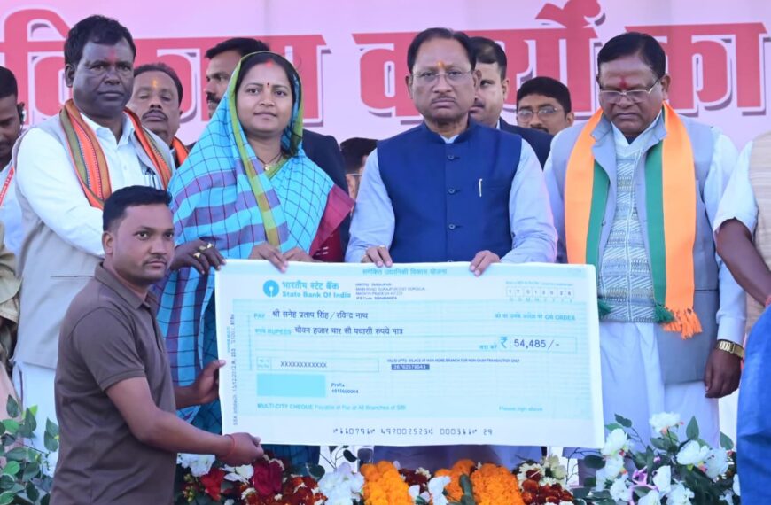 कर्मा महोत्सव में शामिल हुए मुख्यमंत्री विष्णुदेव साय, सूरजपुर जिले को दी 172.51 करोड़ रुपये के विकास कार्यों की सौगात