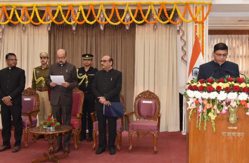राज्यपाल रमेन डेका ने अमिताभ जैन को मुख्य सूचना आयुक्त एवं राज्य सूचना आयुक्त को पद की शपथ दिलाई