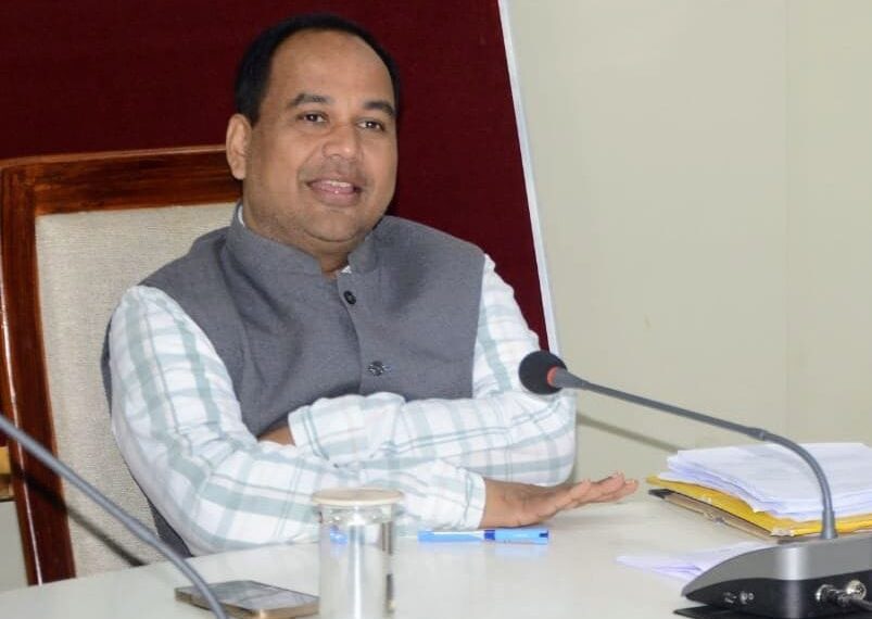 सभी अधिकारी और कर्मचारी बायोमेट्रिक उपस्थिति अनिवार्य रूप से दर्ज करें- डॉ. गौरव सिंह