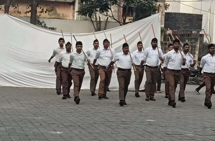 छत्तीसगढ़ आरएसएस मुख्य कार्यालय में गुरु नानक देव प्रभात शाखा का वार्षिकोत्सव संपन्न, स्वयंसेवकों ने दिखाया अनुशासन और शारीरिक दक्षता का उत्कृष्ट प्रदर्शन