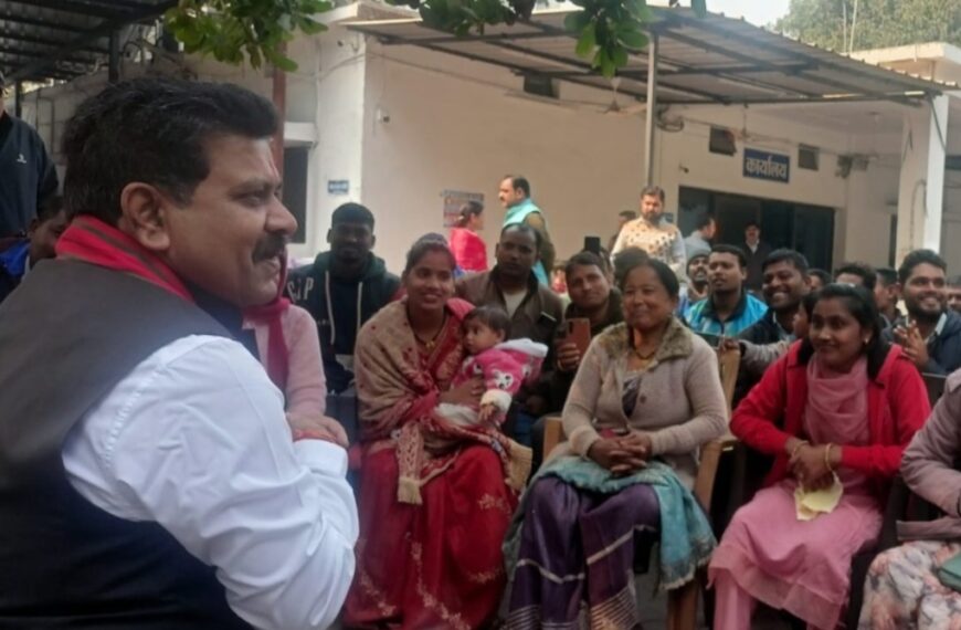 7 साल से भर्ती प्रक्रिया अधूरी: छेरछेरा पर गृहमंत्री विजय शर्मा से मिलने पहुंचे CAF अभ्यर्थी, मंत्री ने दिया आश्वासन