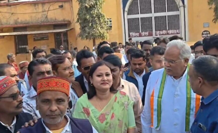 जैजैपुर विधायक बालेश्वर साहू से जेल में मिले पूर्व मुख्यमंत्री भूपेश बघेल, भाजपा पर लगाए गंभीर आरोप