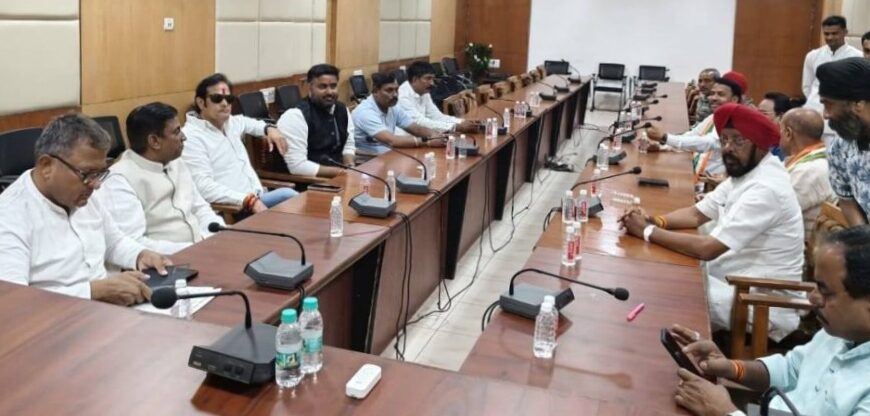 SIR को लेकर कांग्रेस का प्रतिनिधिमंडल पंहुचा निर्वाचन आयोग, दावा-आपत्ति की तिथि बढ़ाने के लिए सौंपा ज्ञापन