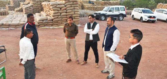 धान खरीदी घोटाला : 200% से 1116% तक की गई ओवरलोडिंग, 5 खरीदी केंद्रों के 9 कर्मचारी निलंबित, सेवा से पृथक करने के निर्देश, सभी पर FIR दर्ज