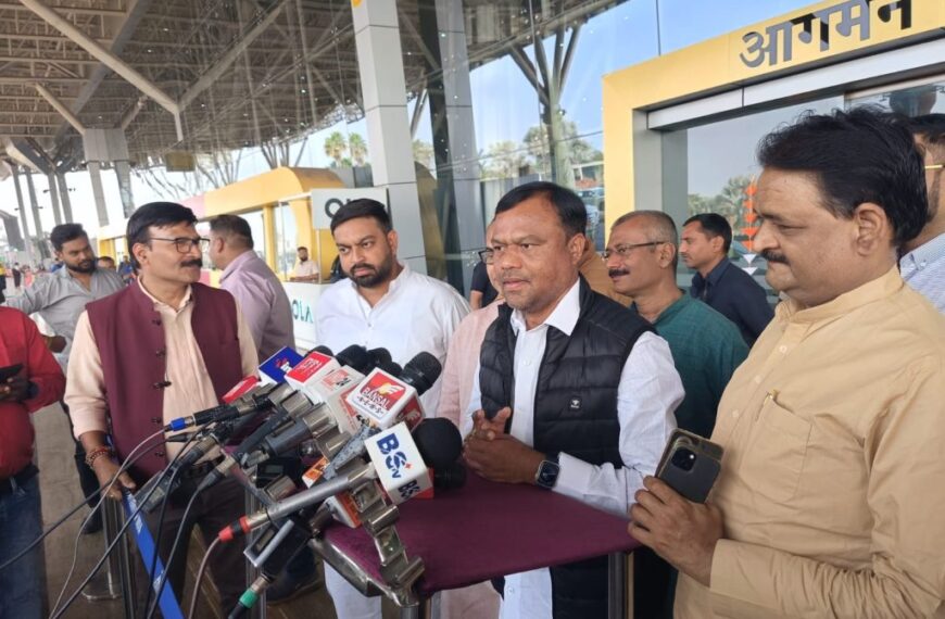 बृजमोहन अग्रवाल ने कहा- कई टुकड़ों में बंटी है कांग्रेस, पीसीसी दीपक बैज बोले- उनका भी एक गुट है, बीजेपी इतने टुकड़ों में बंटी है कि एक कोना भी कम पड़ जाएगा