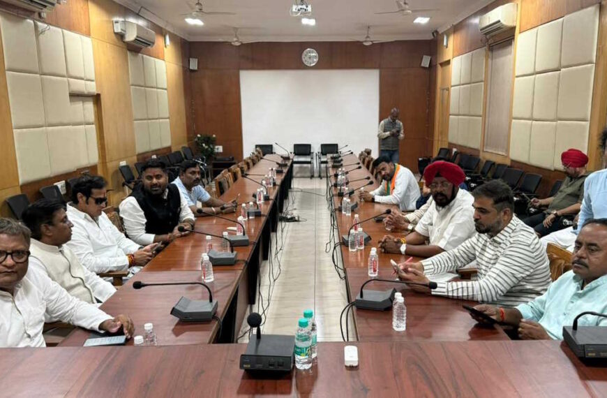 SIR पर छत्तीसगढ़ कांग्रेस ने उठाया सवाल, नेताओं ने मुख्य निर्वाचन पदाधिकारी से मुलाकात कर पात्र नागरिकों को मतदाता सूची में जोड़ने की मांग की…