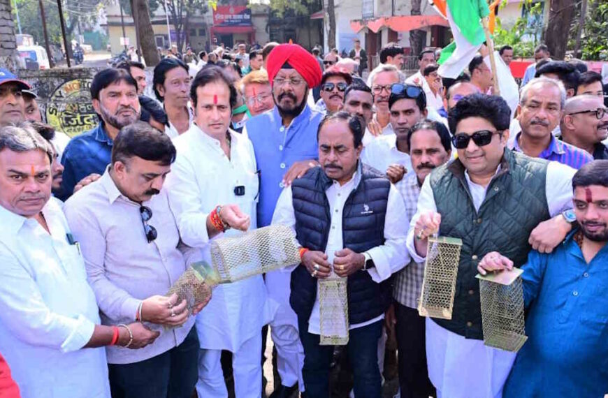 राजधानी में बढ़ते अपराधों पर कांग्रेस का थाना चलो अभियान, वैदिका सागर की हत्या पर किया आजाद चौक थाना का घेराव