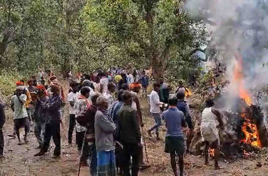 बलरामपुर में शोक की लहर: झारखंड बस हादसे में मृत 10 लोगों को ग्रामीणों ने नम आंखों से दी एक साथ अंतिम विदाई…