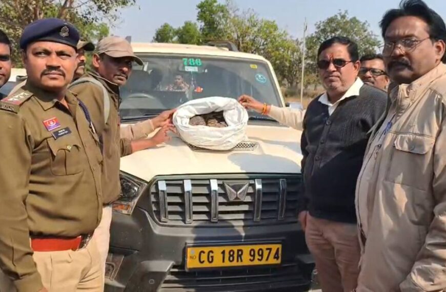 अवैध पैंगोलिन तस्करी का भंडाफोड़: पुलिस को देख स्कॉर्पियो छोड़ फरार हुए तस्कर, वन्यजीव को कब्जे में लेकर कानूनी कार्रवाई में जुटा वन अमला