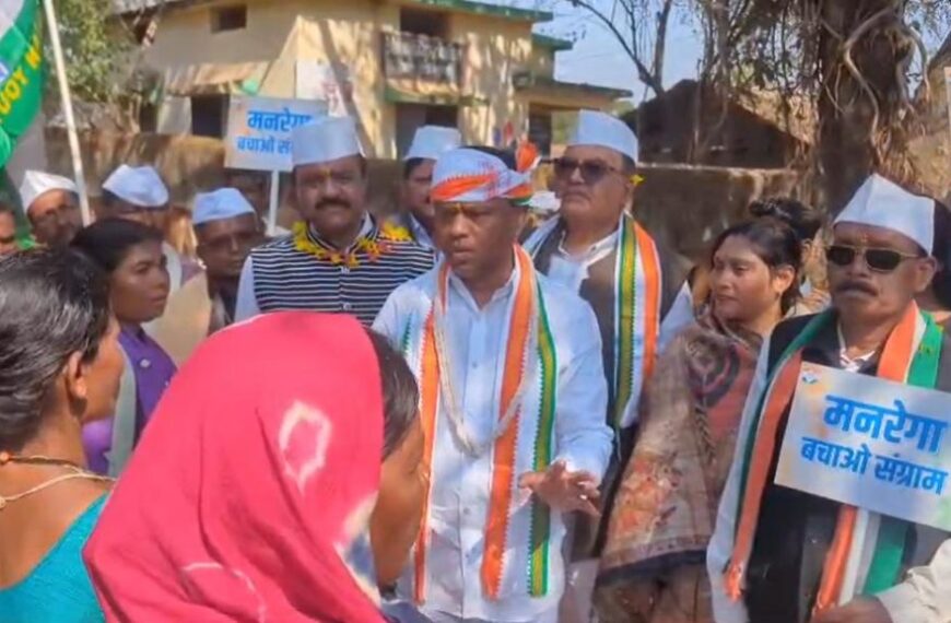 मनरेगा बचाओ संग्राम के तहत कांग्रेस ने चित्रकोट में निकाली पदयात्रा, PCC चीफ बैज ने सरकार पर साधा निशाना