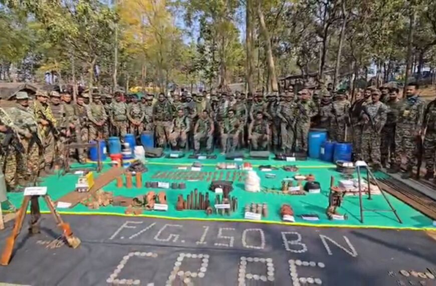 गणतंत्र दिवस से पहले सुरक्षाबलों को बड़ी सफलता, जंगल में छिपे नक्सलियों के दो डंप ध्वस्त, भारी मात्रा में विस्फोटक व हथियार बरामद