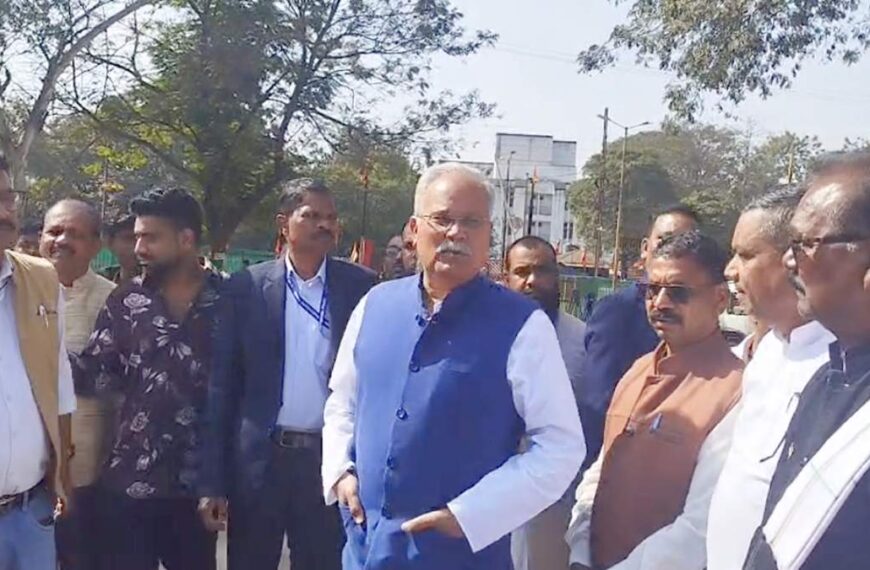 सेंट्रल जेल में कवासी लखमा से मिले भूपेश बघेल, ED-EOW की कार्रवाई पर उठाए सवाल, VB-G RAM G पर बोले – गांधी को बर्दाश्त नहीं कर पाती BJP