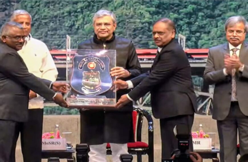 70वां अति विशिष्ट रेल सेवा पुरस्कार: दपूम रेलवे के 2 कर्मियों अति विशिष्ट पुरस्कार से हुए सम्मानित, जोन को मिले 3 शील्ड