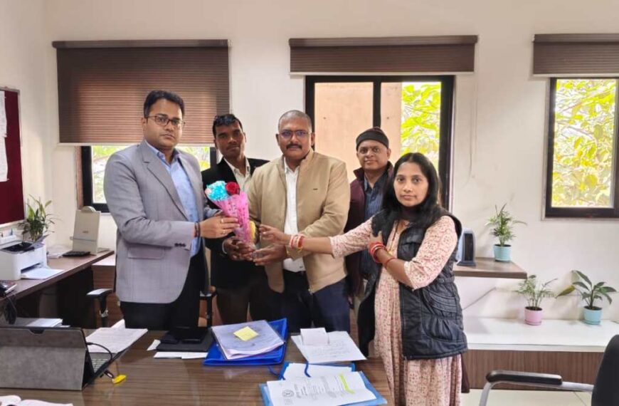 स्थानांतरित शिक्षकों की वरिष्ठता प्रथम नियुक्ति तिथि से गणना की मांग, शिक्षा विभाग को सौंपा गया ज्ञापन