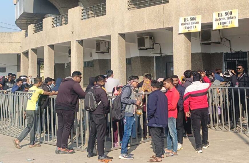 रायपुर में 23 को भारत–न्यूजीलैंड के बीच होगा टी-20 मैच : टिकट लेने इंडोर स्टेडियम में उमड़ी भीड़, स्टूडेंट्स में भारी उत्साह