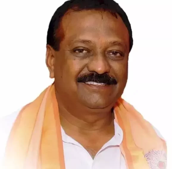 सड़क के गड्ढों में ‘सत्याग्रह’: भाठागांव की बदहाली पर कन्हैया अग्रवाल की हुंकार, करेंगे अनोखा उपवास