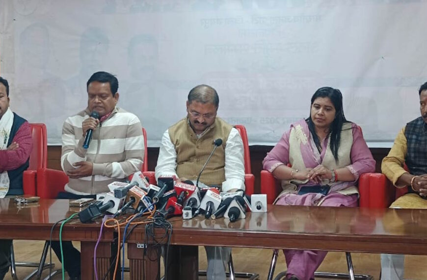 सांसद संतोष पांडेय ने बताया पश्चिम बंगाल में है खूनी माहौल, कहा- लोग जान जोखिम में डालकर कर रहे हैं काम…