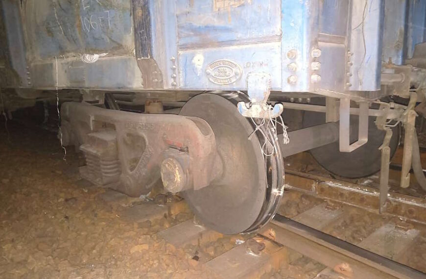 केके रेललाइन पर मालगाड़ी पटरी से उतरी, रेलवे ने देर रात ही बहाल कर दी व्यवस्था…