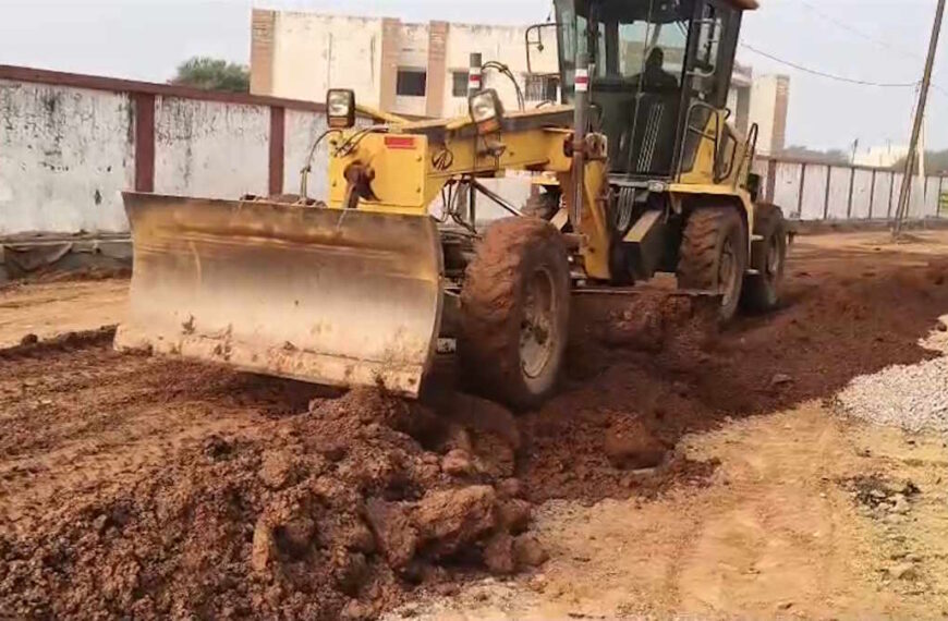 आरंग-घूमराभाठा सड़क की गुणवत्ता पर सवाल, आंखों में धूल झोंककर किया जा रहा है करोड़ों की लागत से काम…