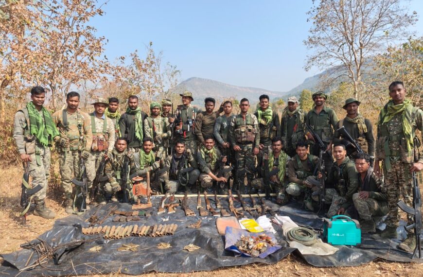 गरियाबंद पुलिस की बड़ी कार्रवाई, जंगल में डंप माओवादियों के हथियारों का बड़ा जखीरा बरामद