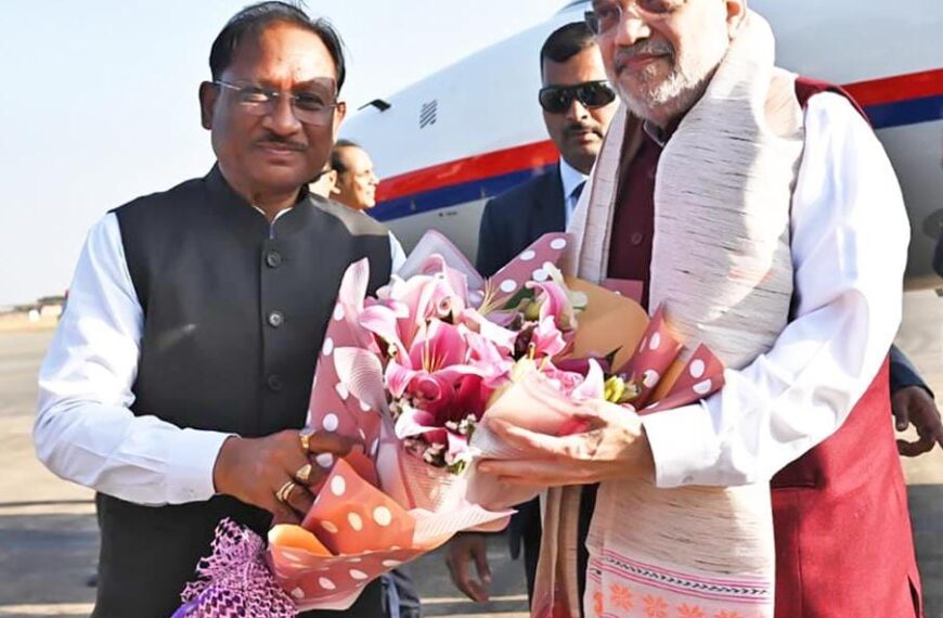 तीन दिवसीय छत्तीसगढ़ दौरे पर पहुंचे केंद्रीय गृह एवं सहकारिता मंत्री अमित शाह : मुख्यमंत्री ने स्वामी विवेकानंद विमानतल पर किया आत्मीय स्वागत