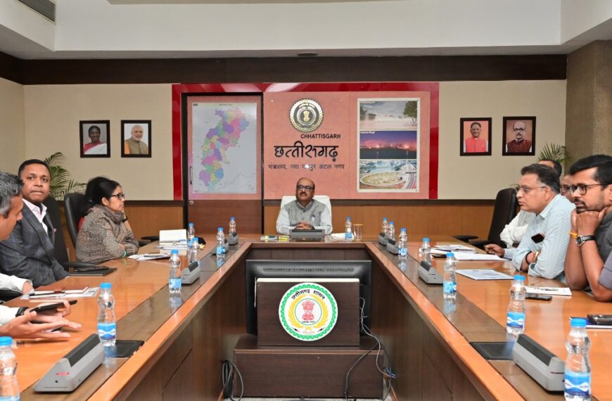 मुख्य सचिव ने मंत्रालय महानदी भवन में नवा अंजोर विजन@ 2047 मॉनिटरिंग पोर्टल की समीक्षा की